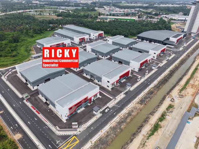 Brand New 1.5 Storey Adjoining Detached Factory For Rent At Valdor 1