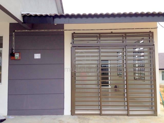 Semi-Detached House For Sale 1