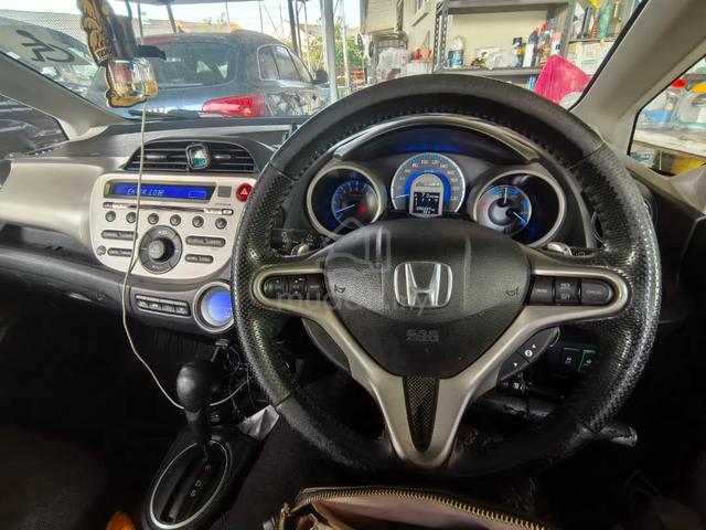 2013 Honda JAZZ 1.3 (HYBRID) FACELIFT (A) - 4
