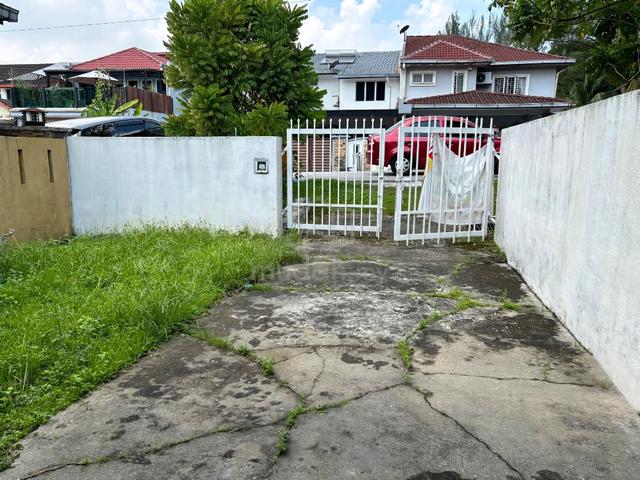 Room For Rent (Female only) - Immediate Move In - Seksyen 4 Shah Alam 1