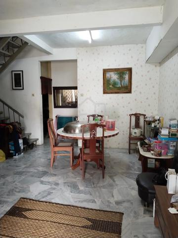 Landed House 4r3b Freehold 20x70 Taman Universiti Indah Seri Kembangan 1