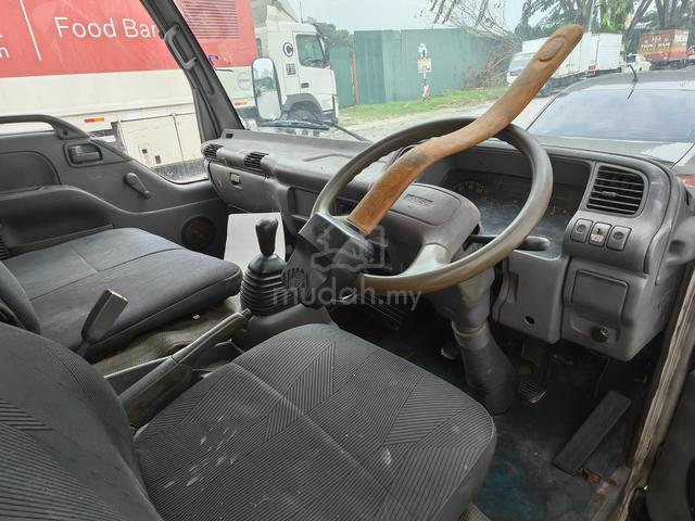 ISUZU NPR70LY 2015 BDM 5000 kg 1 OWNER - photo 4 of 6