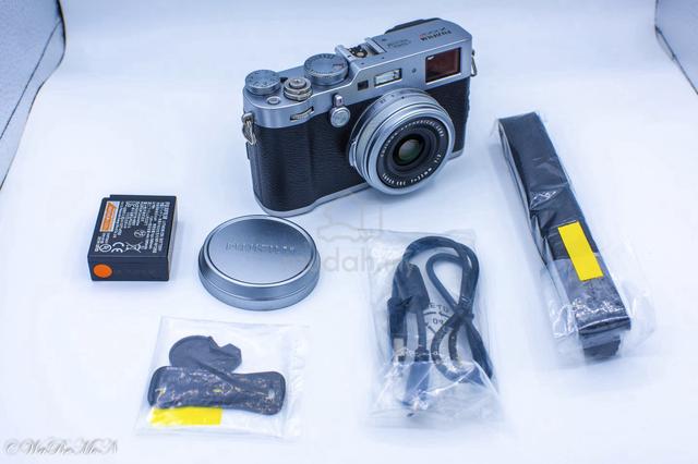 FUJIFILM X100F Digital Camera, Silver Argent - photo 5 of 6