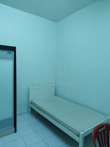 Common room for rent at Taman Daya 1