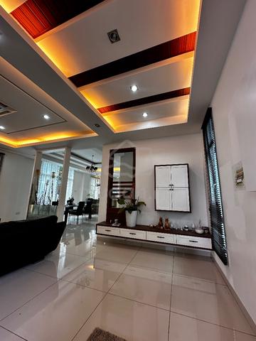 Corner unit Big land Show house 3 Storey Bungalow Starhill 1
