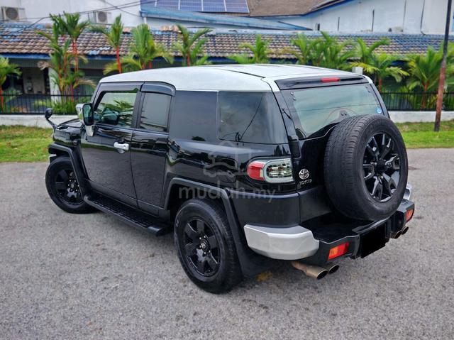 2011 Toyota FJ 4.0 CRUISER (A) Powerful SUV 4WD - 2