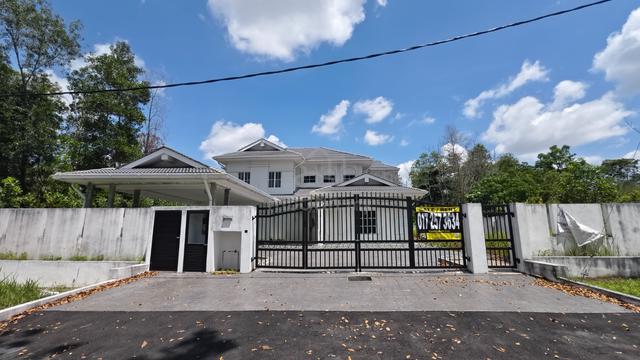 2sty Bungalow House with pool in Bdr Bukit Mahkota 1