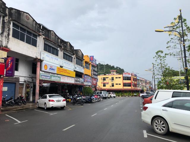 3 Storey Shop [Corner Unit] , Facing main road, Jerantut, Pahang 1
