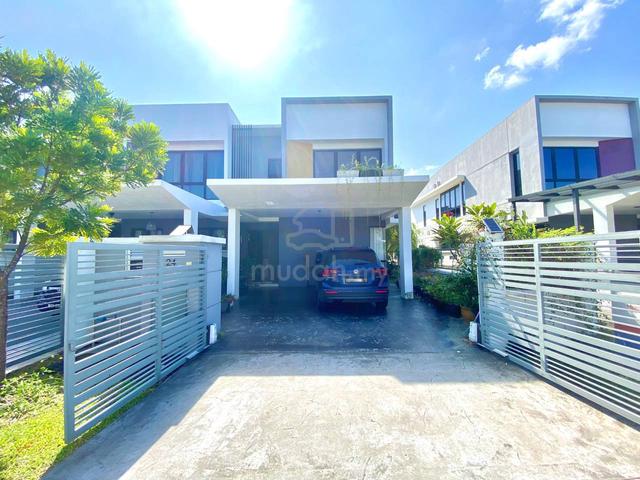 END LOT RENOVATED Double Storey Dahlia Clover Seksyen U12 Shah Alam 1
