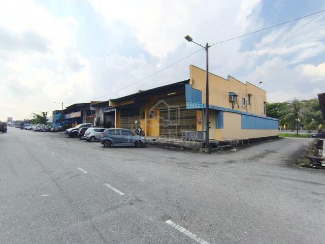 Taman Universiti 1.5 Storey Terrace Factory For Sale 1