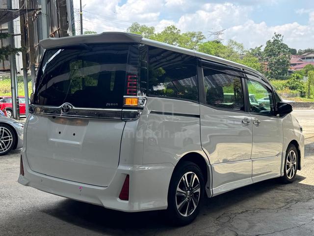 2021 Toyota VOXY 2.0 ZS KIRAMEKI 3 8YRS WARRANTY - 5