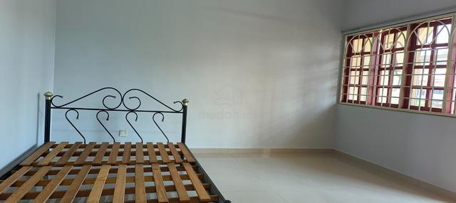 Master Room to Rent at Taman Serdang Raya. 2