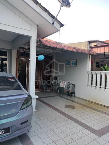 Taman Megah Ria Jalan Dedaru 1