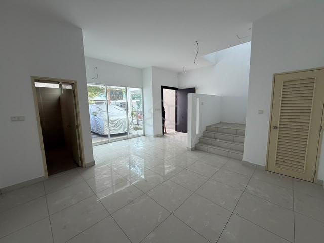 Tiara South, Semenyih – 3-Storey House for Rent 1