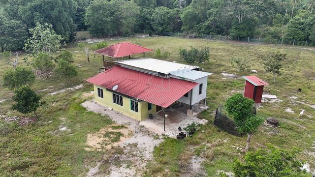 Tanah 2.8 Ekar Siap Ada Rumah Kg Semangat 1