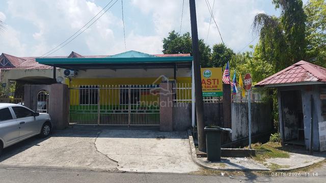 One and a half storey Corner Terrace house at Tman BDC, Kota Kinabalu 1