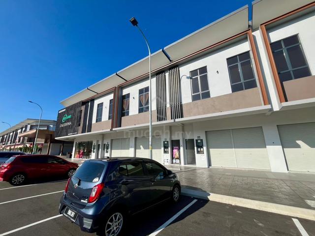 LEVEL 1 Shoplot CALEDONIA AVENUE @ Kota Puteri -  FACING MAIN ROAD 1
