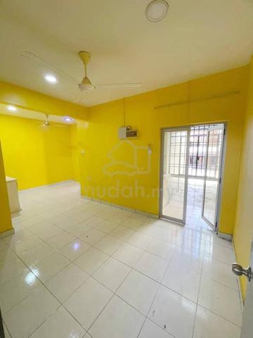 Big sizes house 1.5 Storey Seri alam @ Masai for sale 2