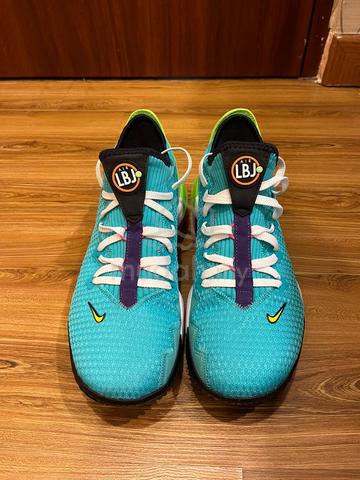 Nike LeBron 16 low - photo 2 of 5