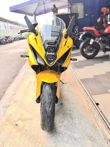 SUZUKI GSX-8r - photo 2 of 10