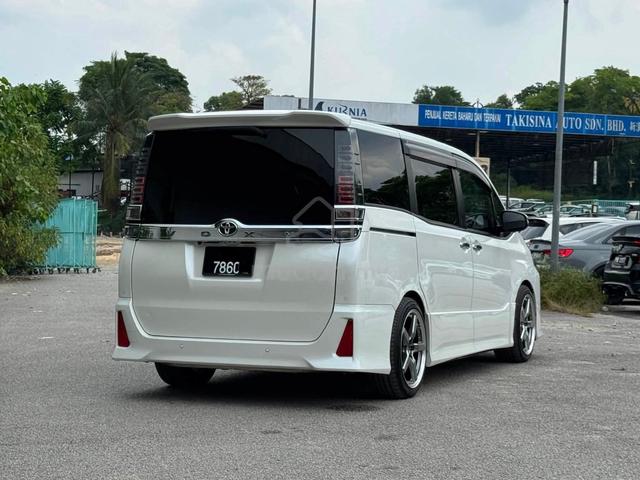 2021 Toyota VOXY 2.0 ZS KIRAMEKI III (A) - 2