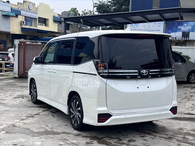 2023 Toyota VOXY 2.0 S-Z LOW MILEAGE 16K KM - 2