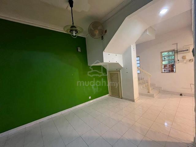 USJ 3 (Gated Guarded) Kitchen Extended Facing Ample Parking Subang 3