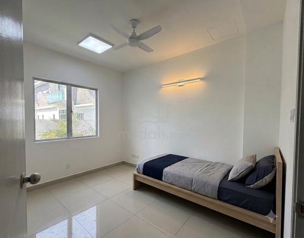 Premium Room & Studio Rental Near College MCS Banting 1