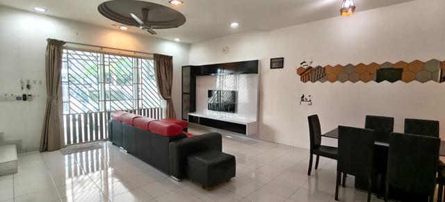 For sale   *Taman setia indah Precinct 10* *没有靠近掩水区* Double Storey Hou 1