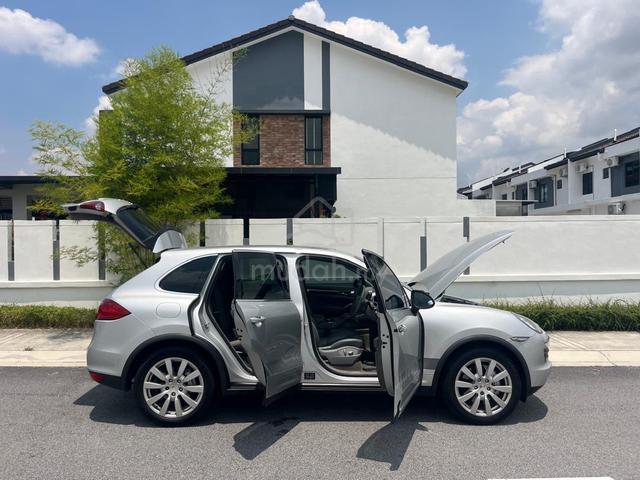 11/12 Porsche CAYENNE S 4.8 958 (A) DirectOwner - 3