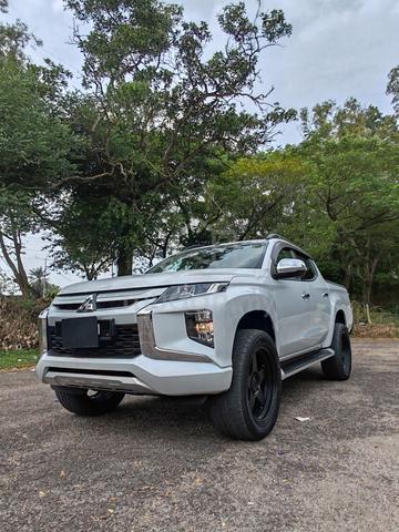 2021 Mitsubishi TRITON 2.4 VGT PREMIUM 4x4 ORI MIL - 2