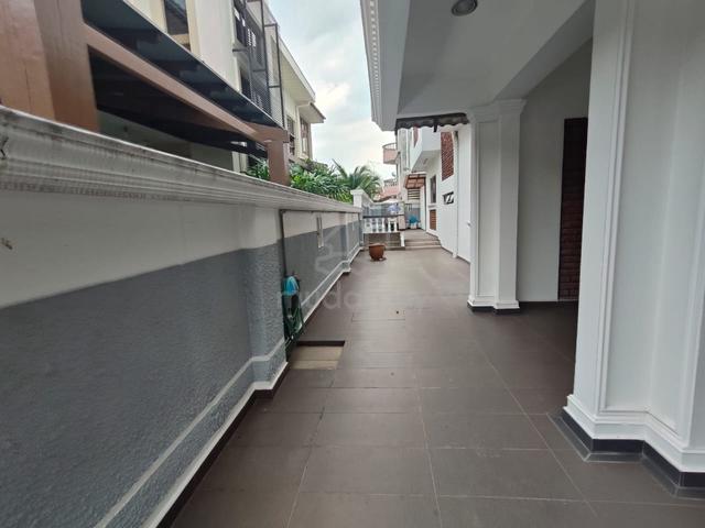 [FREEHOLD] Town Area Ujong Pasir [Renovated] 2-Storey Bungalow House 1