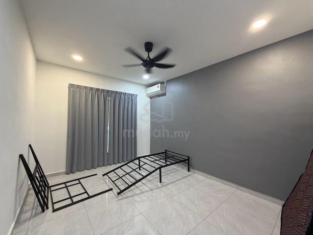 JB Town/ near CIQ/ Semi-D Corner Lot/ Jalan Abdul Samad/ 6 bed 3 bath 1