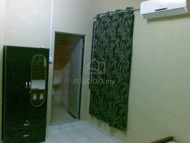 Master Room (Big) in Bungalow Larkin Tampoi Kempas 1