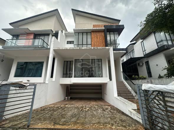 Big Size 38x85 Gate Guard Panoarama Lapangan Perdana Ipoh South Precin 1