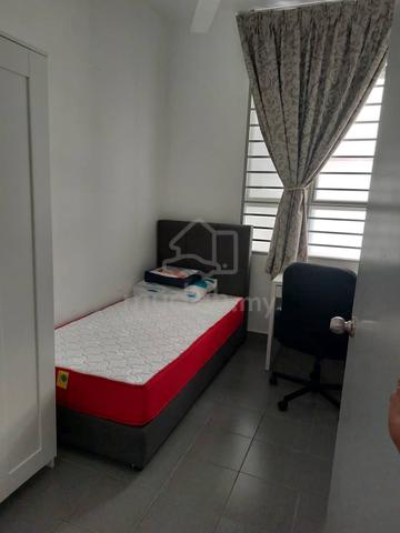 M3 Residensi single room female furnished LRT TMN MELATI walk Distance 1