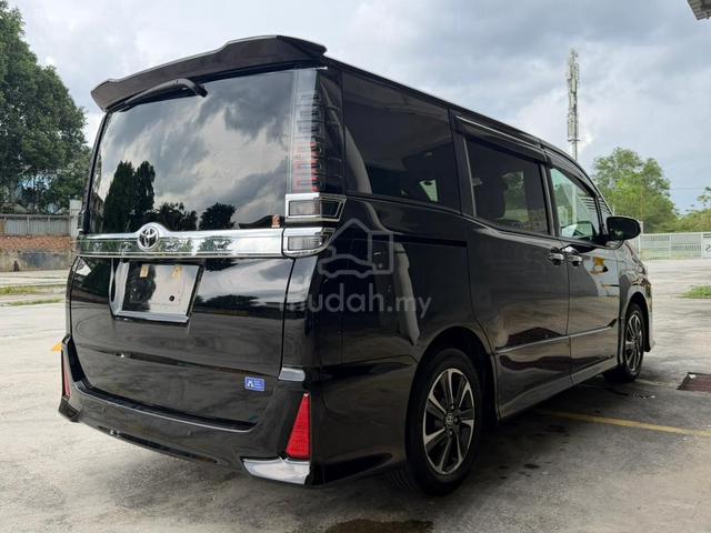 2021 Toyota VOXY 2.0 ZS KIRAMEKI II 2PD 7STR 43K - 2