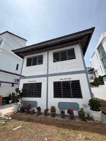Strategic House for Rent in Gelugor - Open for Students/Family 1