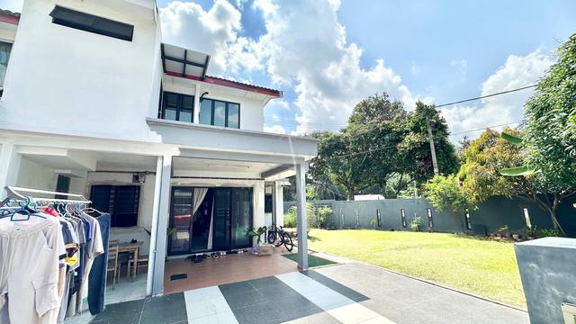 CORNER LOT Double Storey Taman Puchong Utama Puchong 1