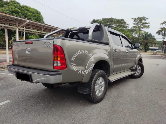 2010 Toyota HILUX 2.5 G FACELIFT (A) - 4