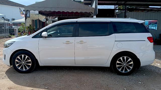 2017 Kia GRAND CARNIVAL 2.2 D EX Best Condition - 3