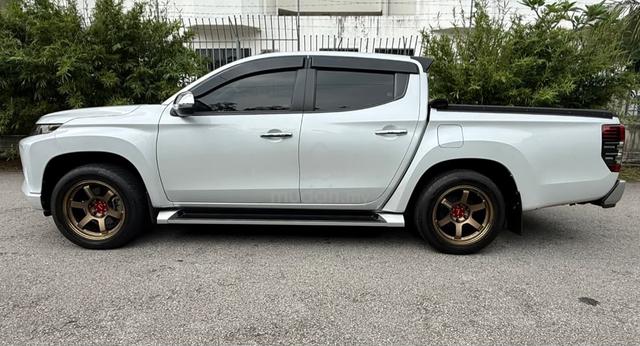 2021 Mitsubishi TRITON 2.4 VGT PREMIUM (A) Low Mil - 4
