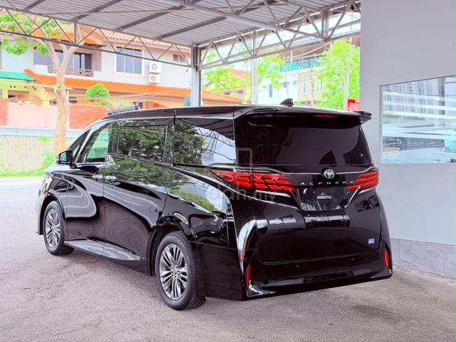 2025 Toyota Alphard Z 7 Daylight/ Rear TV /14k KM - 4