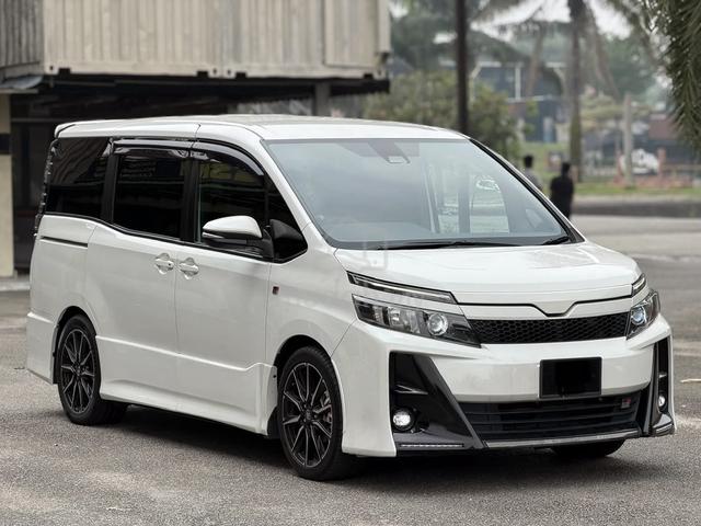 2018 Toyota VOXY 2.0 ZS High Spec (A) GR SPORT - 1