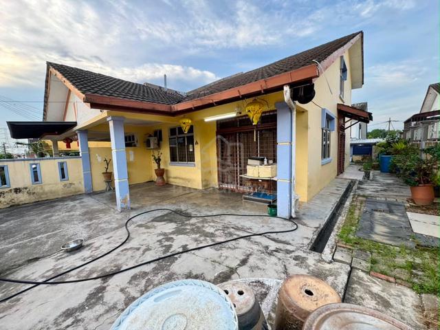 Taman Megah Ria 1.5 Storey Semi Detached House 4bed Masai Johor 1