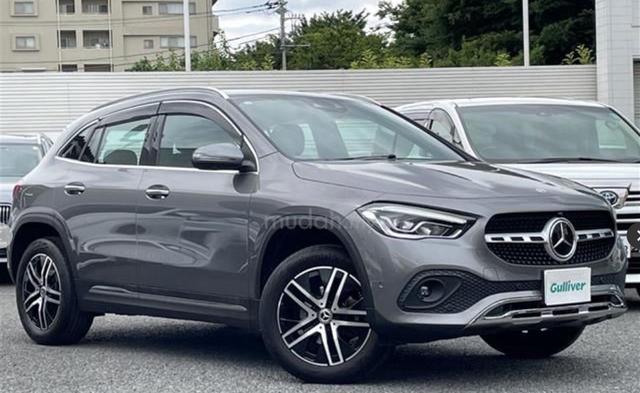Mercedes Benz GLA-CLASS 1.3 GLA180 (A) - 1