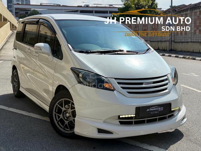 2010 Honda FREED 1.5 E / 2 Power Door / Warranty - 1