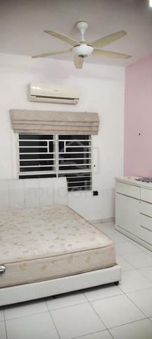 1 World, Middle room for rent 1