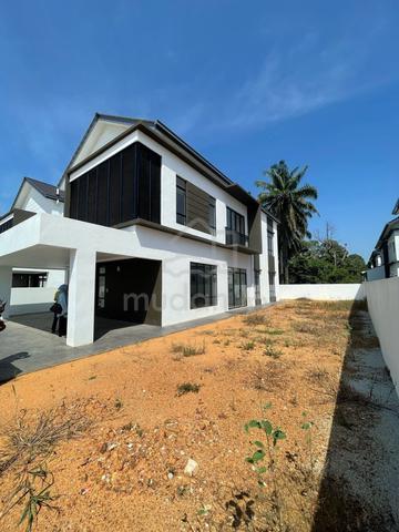 Discover a Lifestyle of Spacious & Serenity Freehold Semi D Dengkil 1