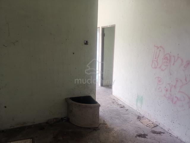 1sty Low Cost Terrace House Facing Open 4
